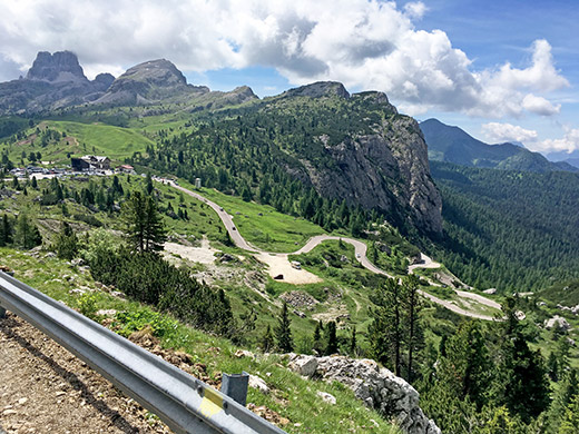 Passo di Falzarego/Fouzargo/Jou de Fauzare